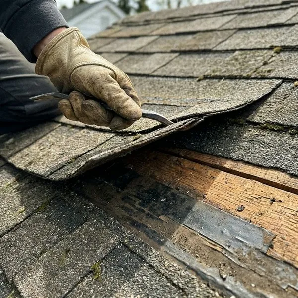 Roof repair work for Buttonwillow, CA properties